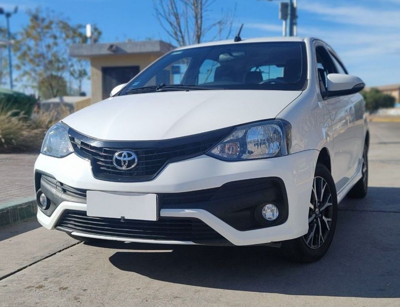 Toyota Etios Usado en Mendoza, deRuedas