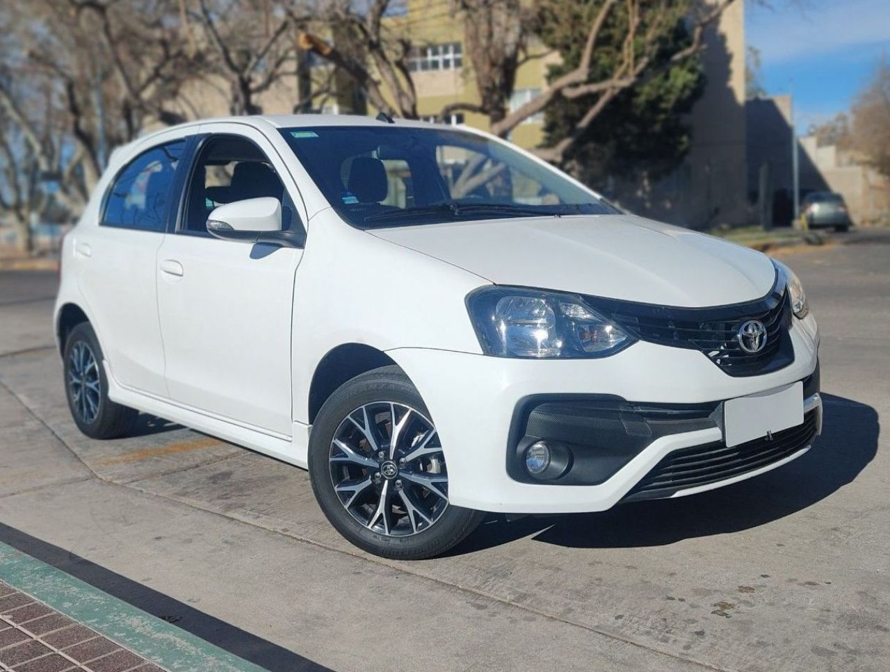Toyota Etios Usado en Mendoza, deRuedas