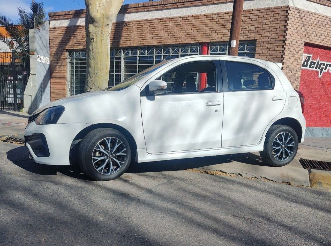 Toyota Etios Usado en Mendoza, deRuedas