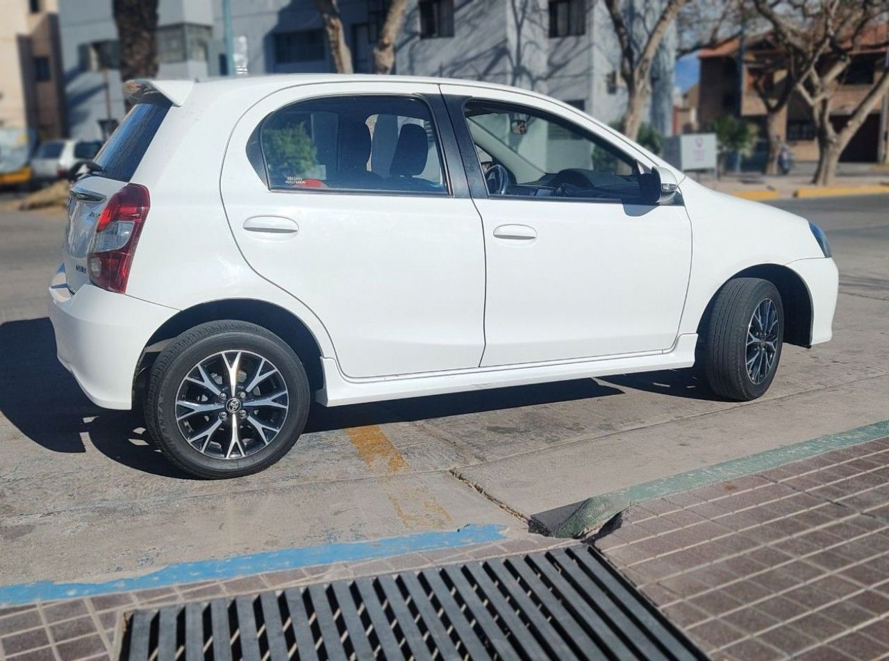 Toyota Etios Usado en Mendoza, deRuedas
