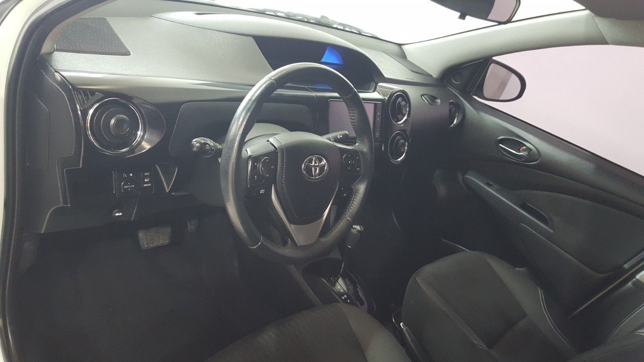 Toyota Etios Usado en Mendoza, deRuedas