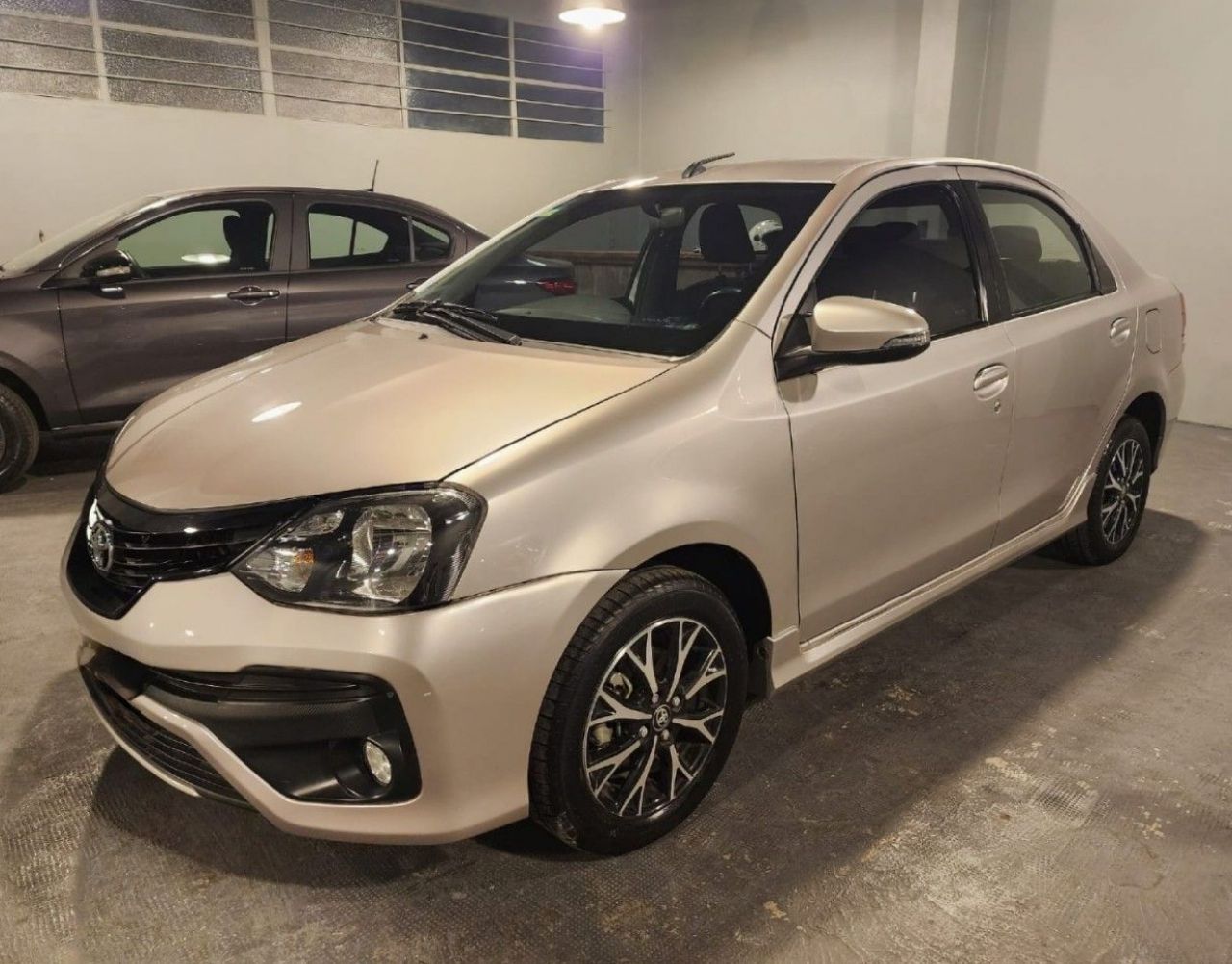 Toyota Etios Usado en Mendoza, deRuedas