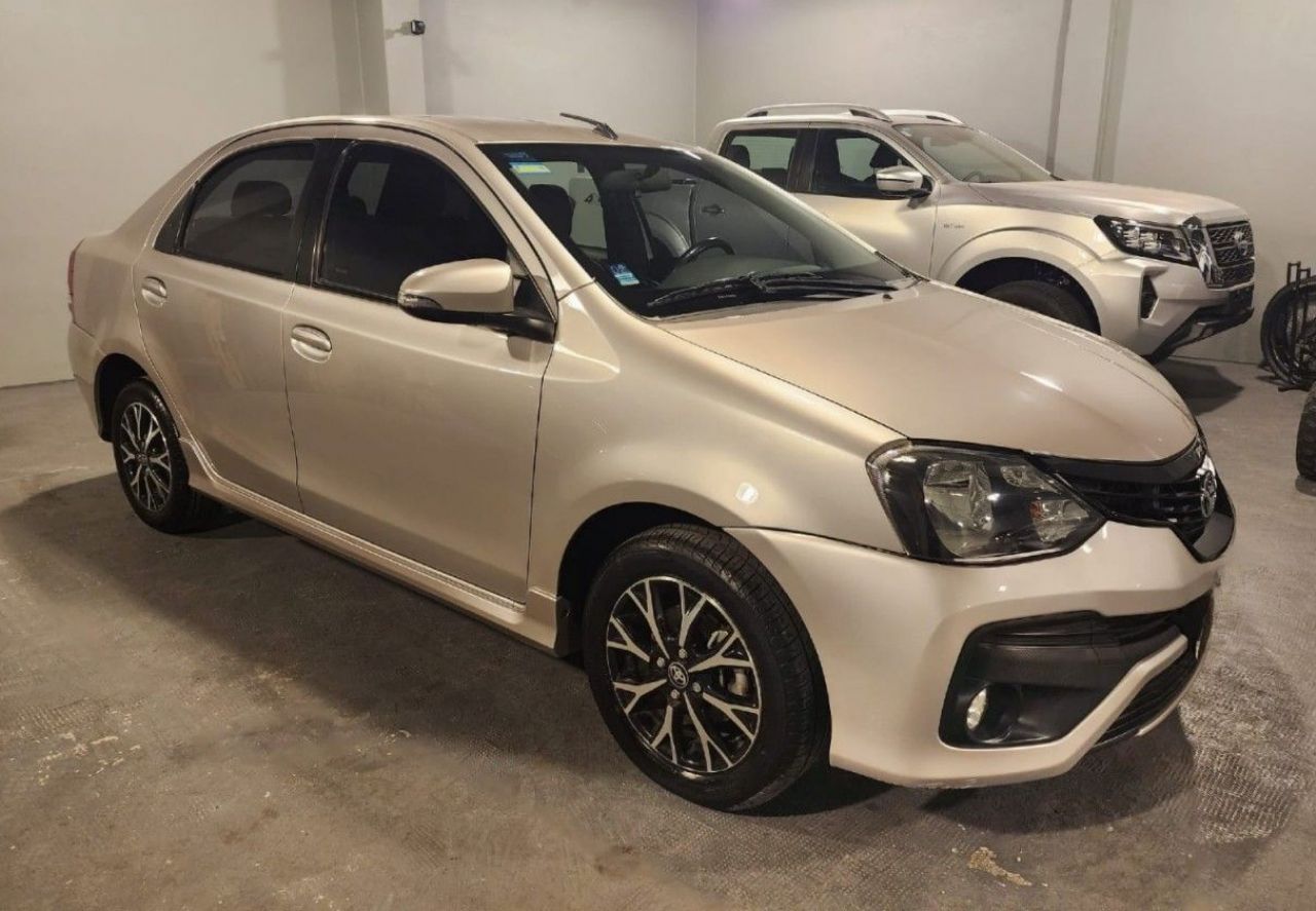 Toyota Etios Usado en Mendoza, deRuedas