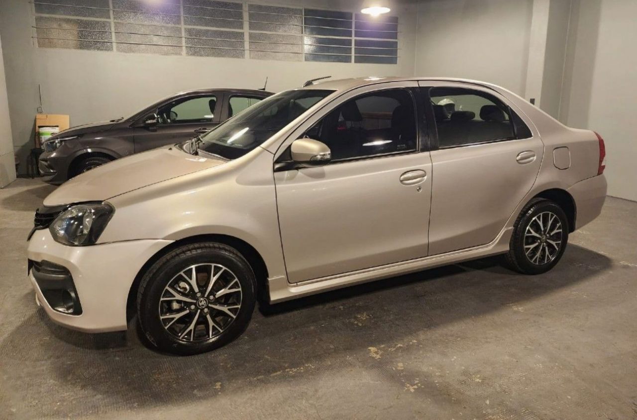 Toyota Etios Usado en Mendoza, deRuedas