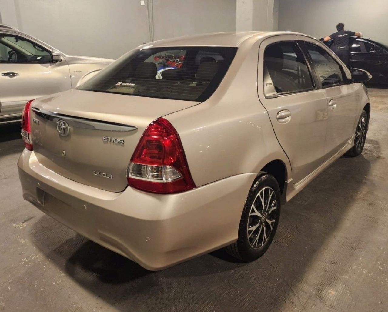 Toyota Etios Usado en Mendoza, deRuedas