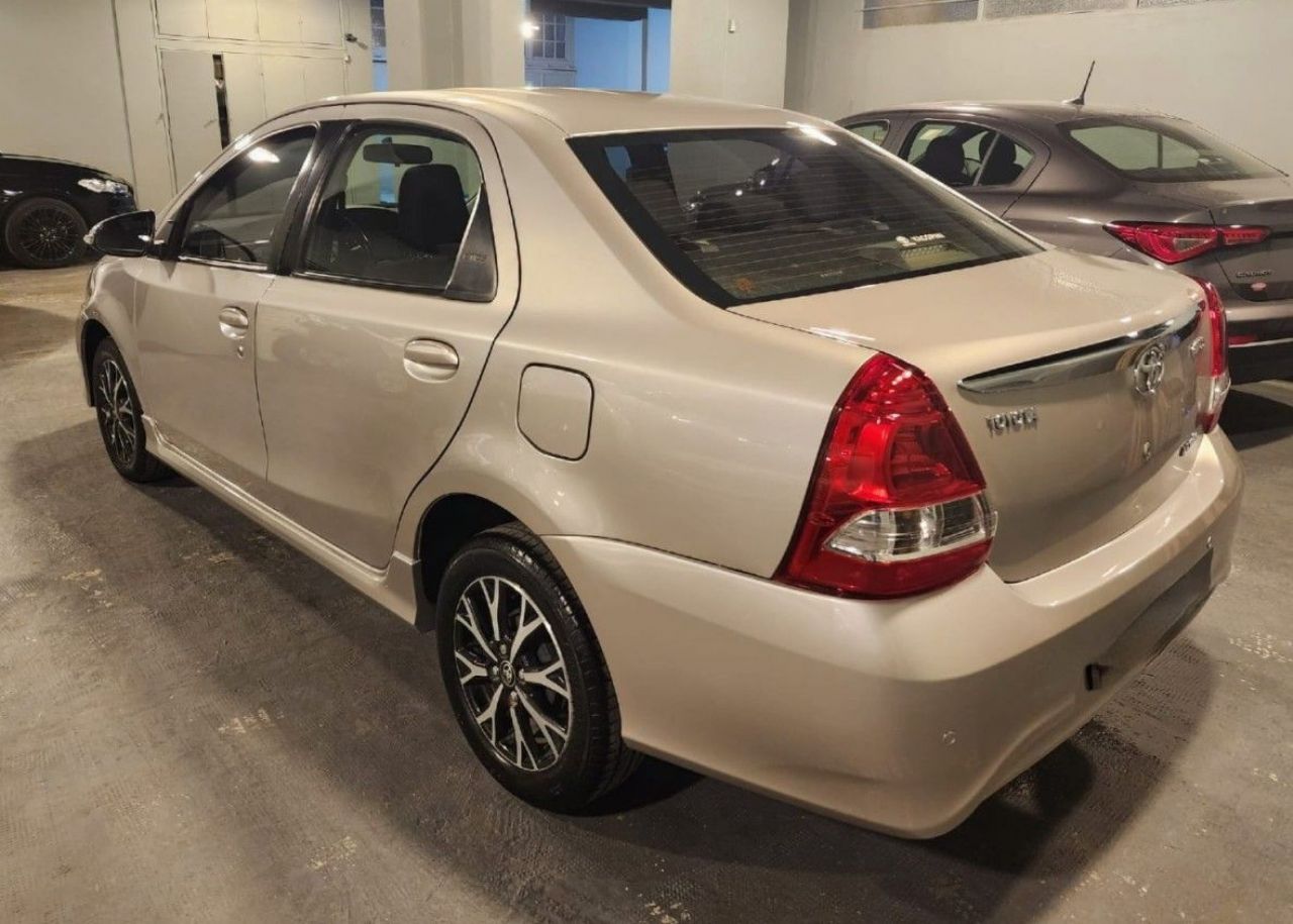 Toyota Etios Usado en Mendoza, deRuedas
