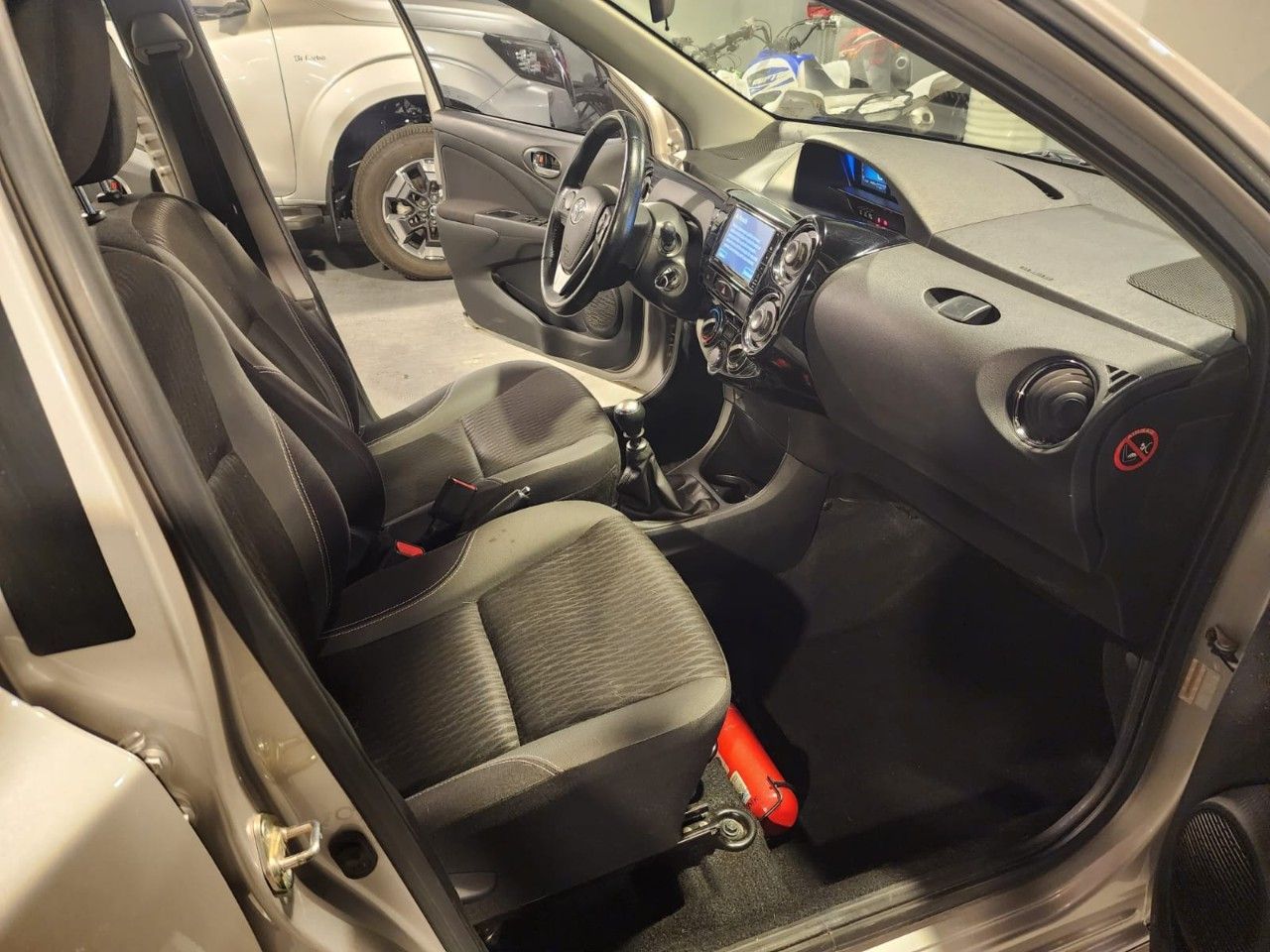 Toyota Etios Usado en Mendoza, deRuedas