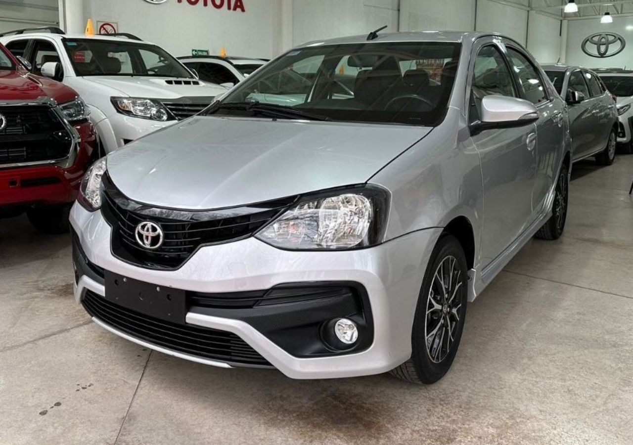 Toyota Etios Usado en Mendoza, deRuedas