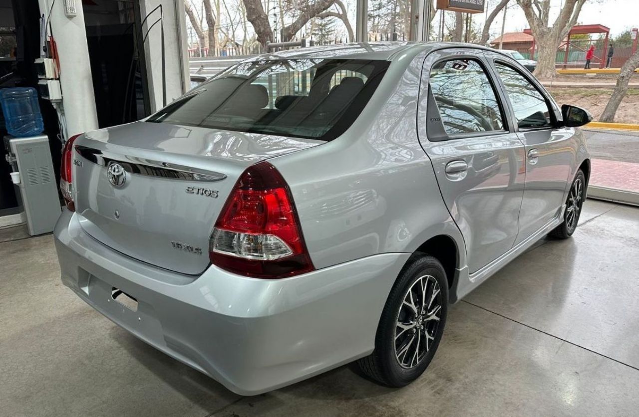 Toyota Etios Usado en Mendoza, deRuedas