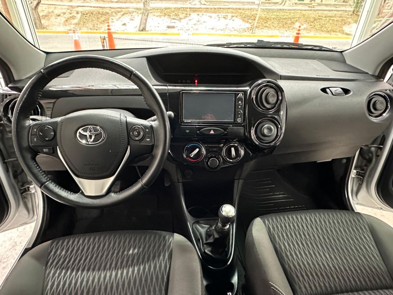 Toyota Etios Usado en Mendoza, deRuedas