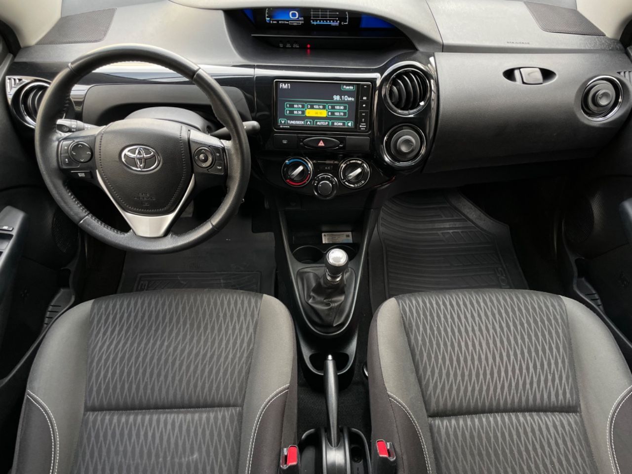 Toyota Etios Usado en Mendoza, deRuedas