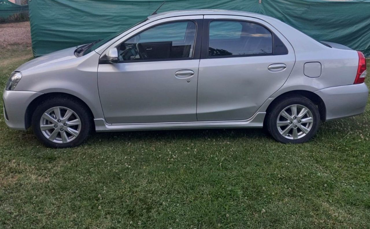 Toyota Etios Usado en Mendoza, deRuedas