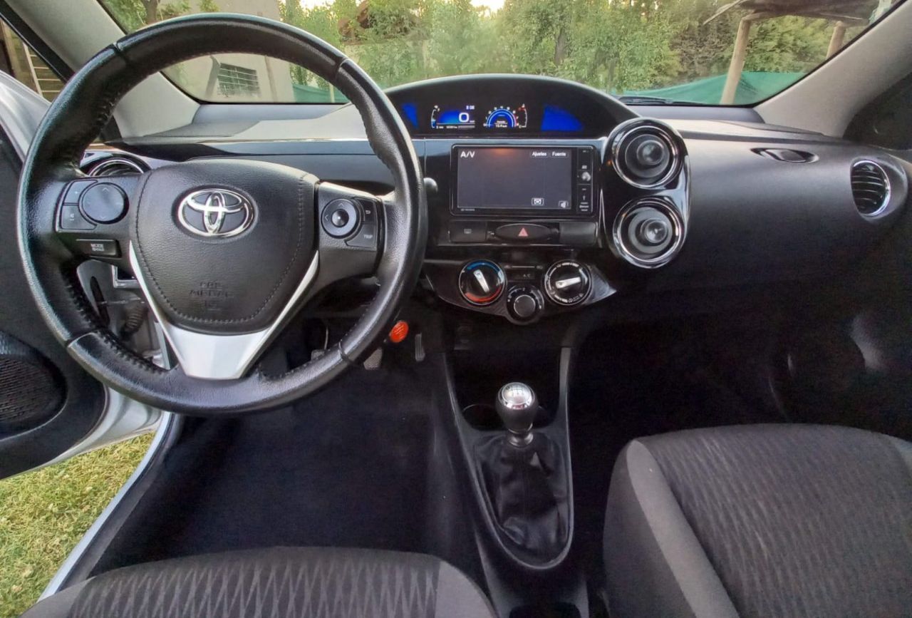 Toyota Etios Usado en Mendoza, deRuedas