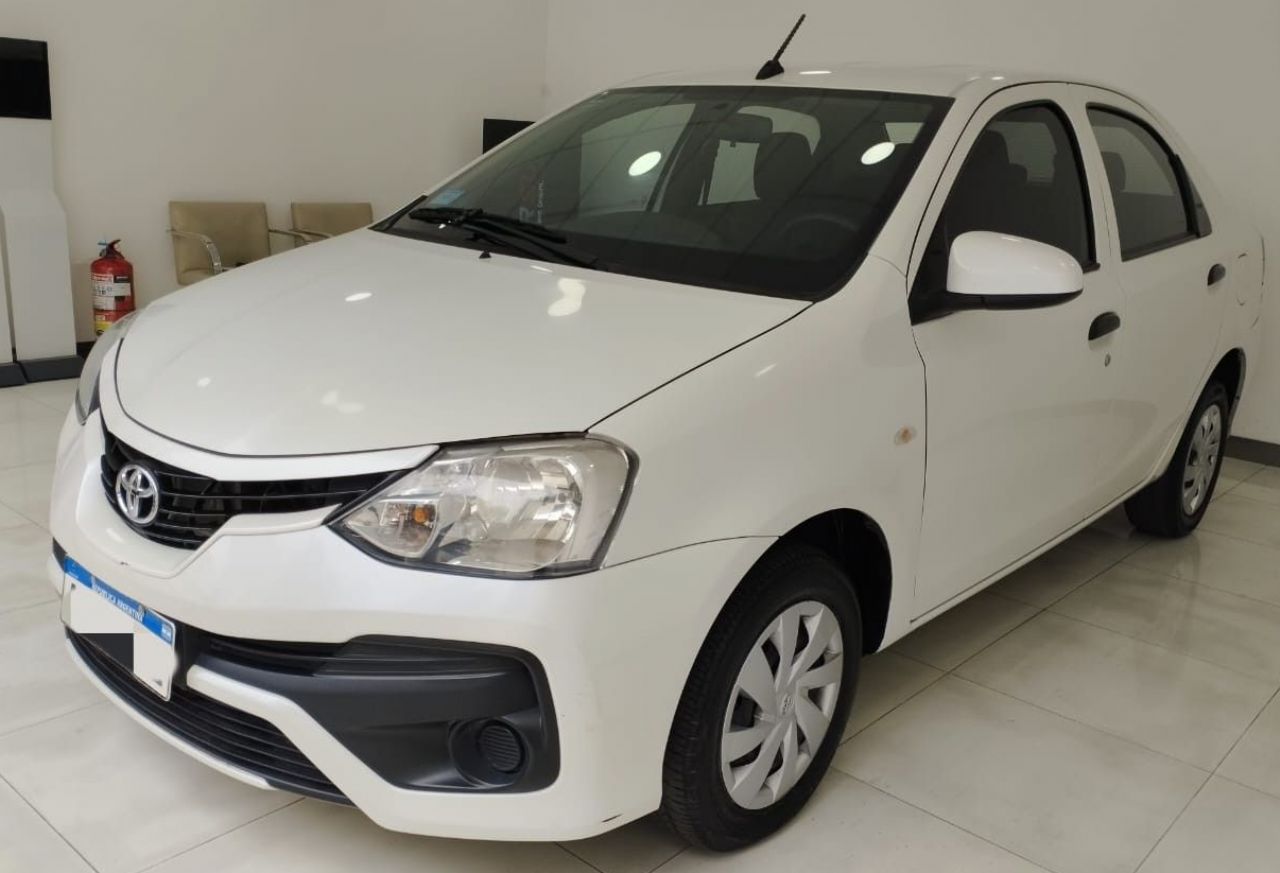 Toyota Etios Usado en Mendoza, deRuedas