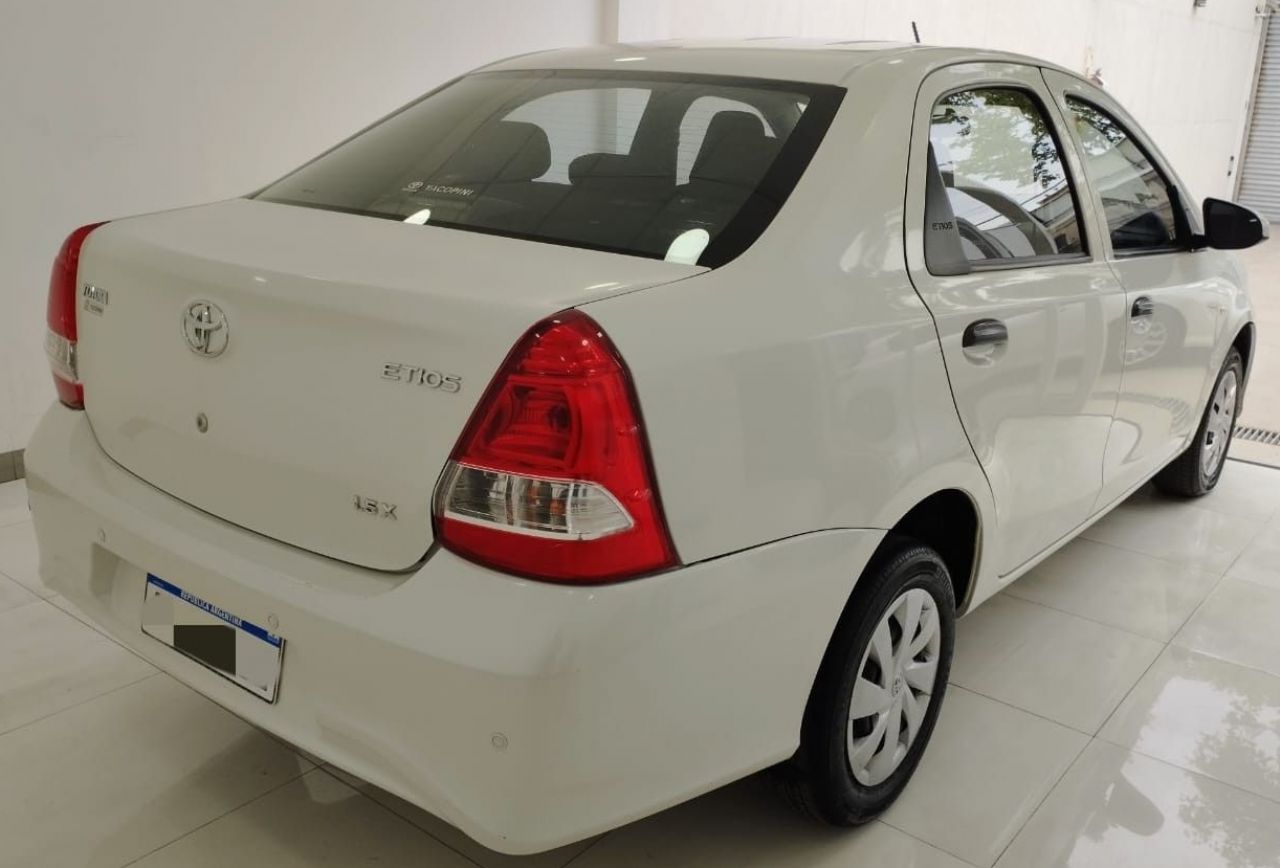 Toyota Etios Usado en Mendoza, deRuedas