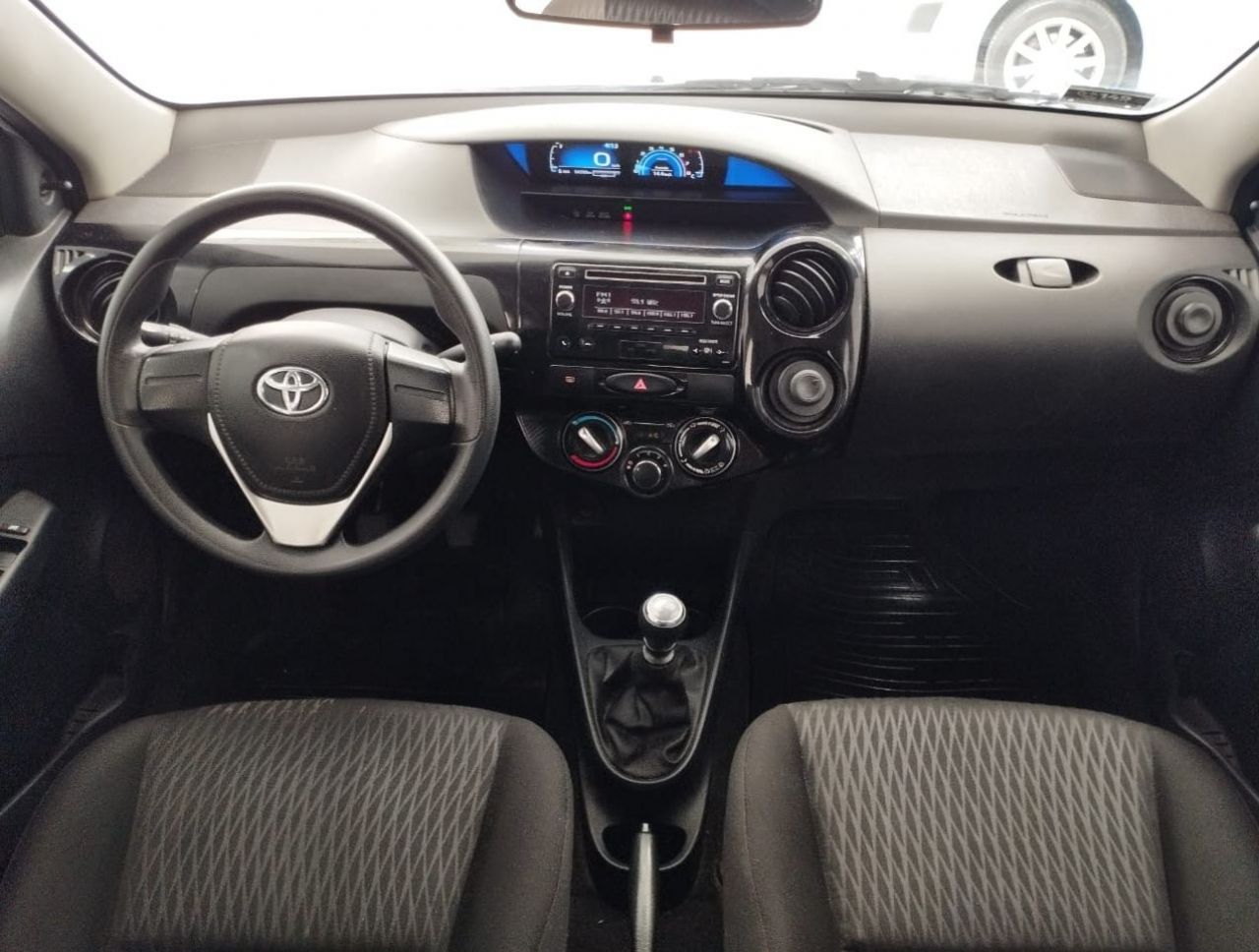 Toyota Etios Usado en Mendoza, deRuedas