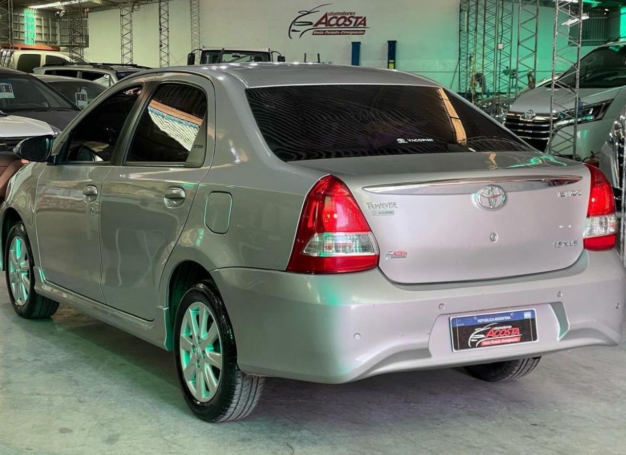 Toyota Etios Usado en San Juan, deRuedas