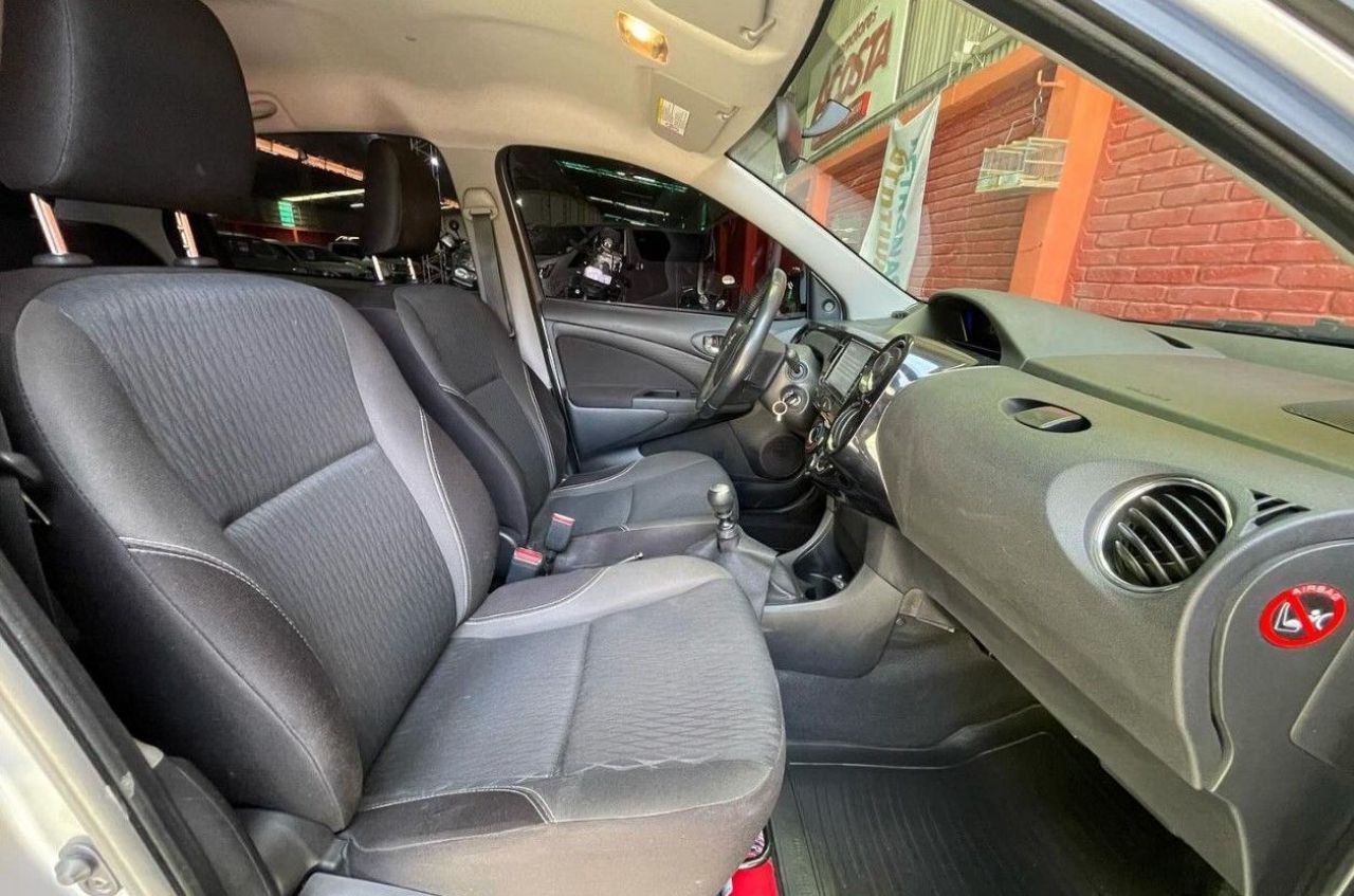 Toyota Etios Usado en San Juan, deRuedas