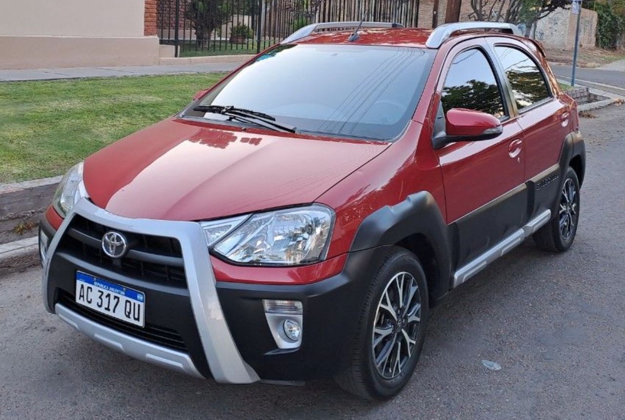 Toyota Etios Usado en Mendoza, deRuedas
