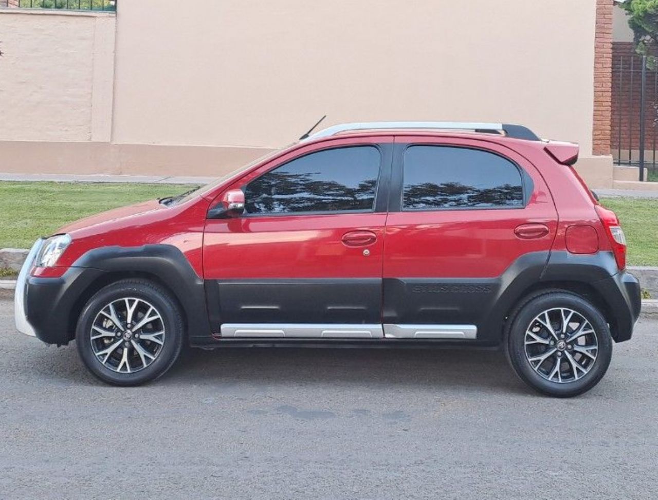 Toyota Etios Usado en Mendoza, deRuedas
