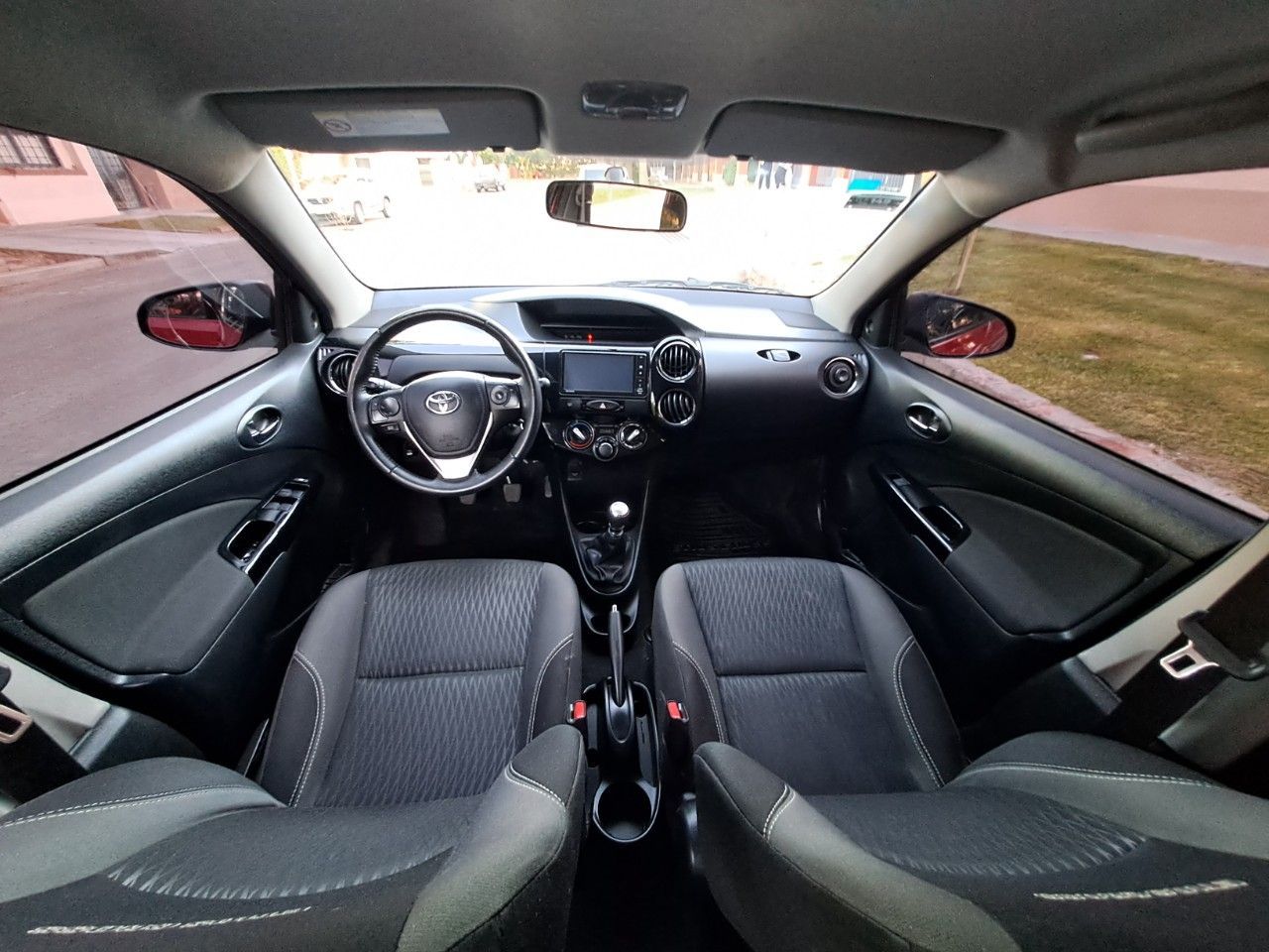 Toyota Etios Usado en Mendoza, deRuedas