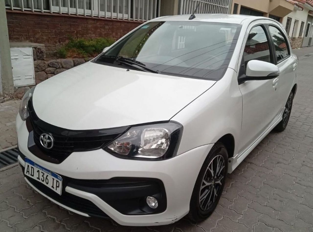 Toyota Etios Usado en Mendoza, deRuedas