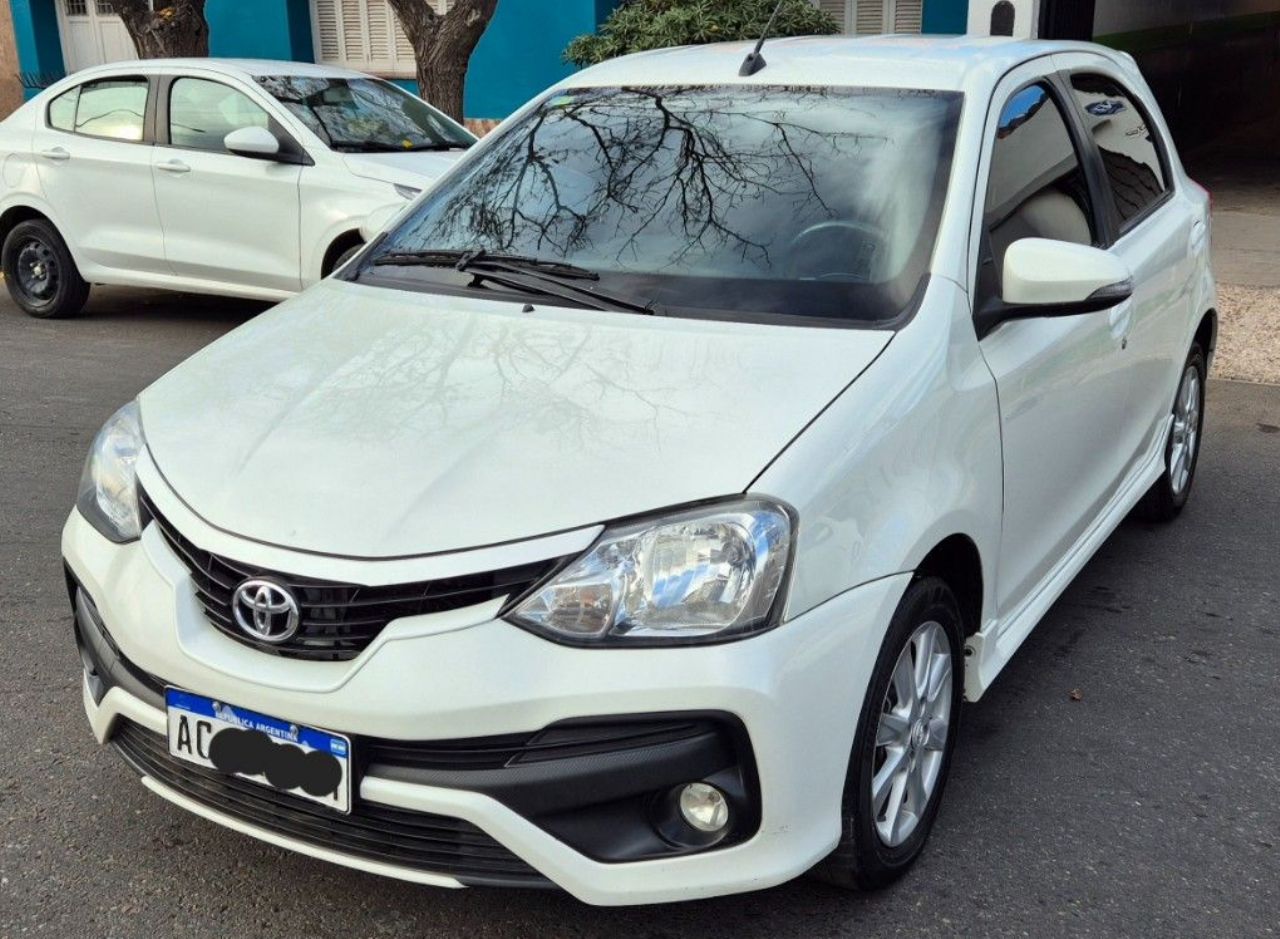 Toyota Etios Usado en Mendoza, deRuedas