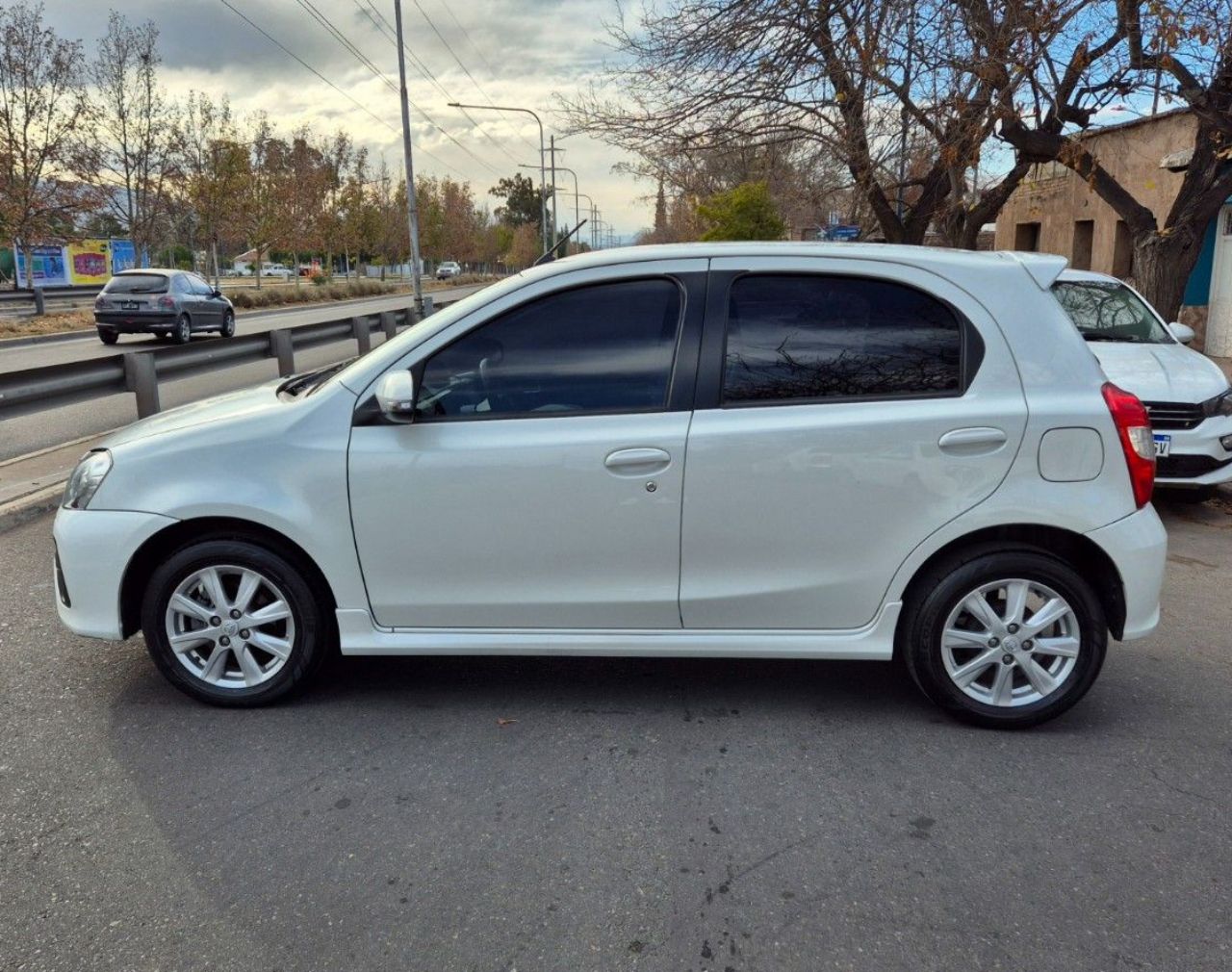 Toyota Etios Usado en Mendoza, deRuedas