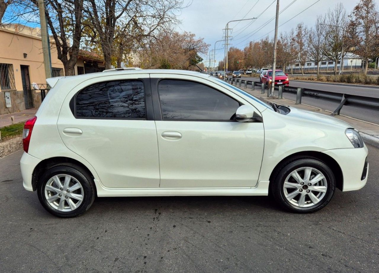 Toyota Etios Usado en Mendoza, deRuedas