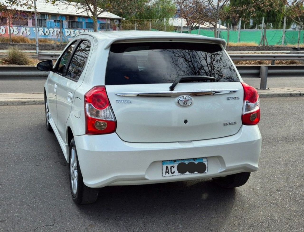 Toyota Etios Usado en Mendoza, deRuedas