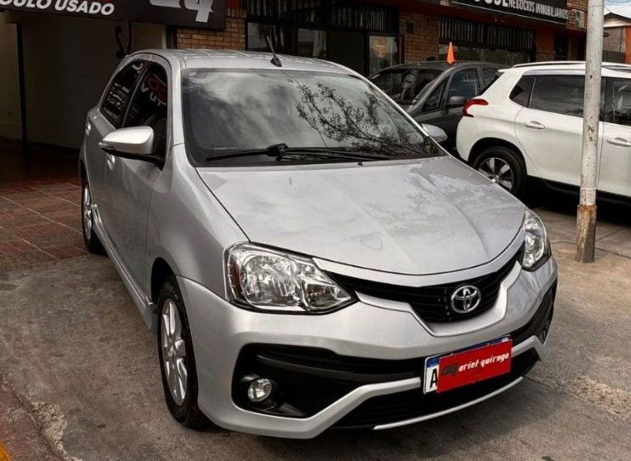Toyota Etios Usado en Mendoza, deRuedas