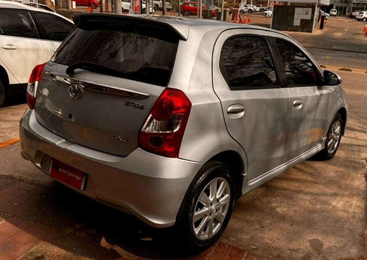 Toyota Etios Usado en Mendoza, deRuedas