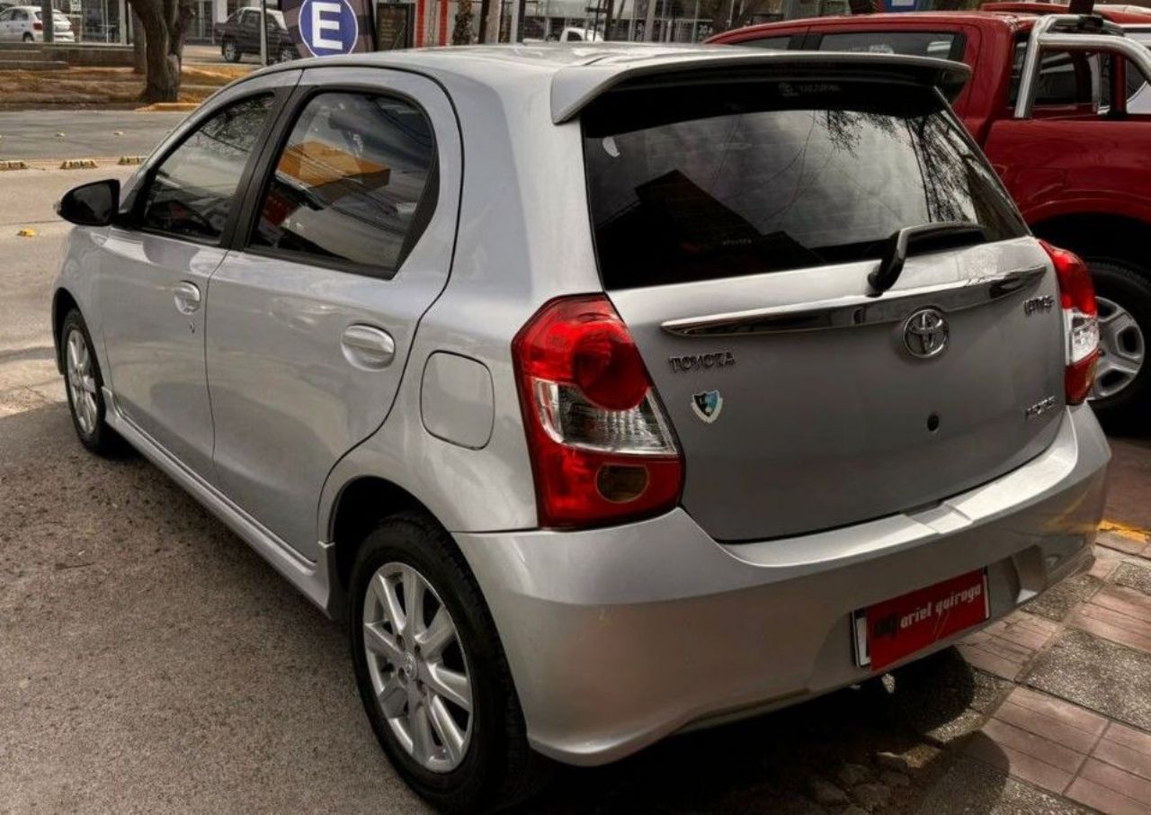 Toyota Etios Usado en Mendoza, deRuedas
