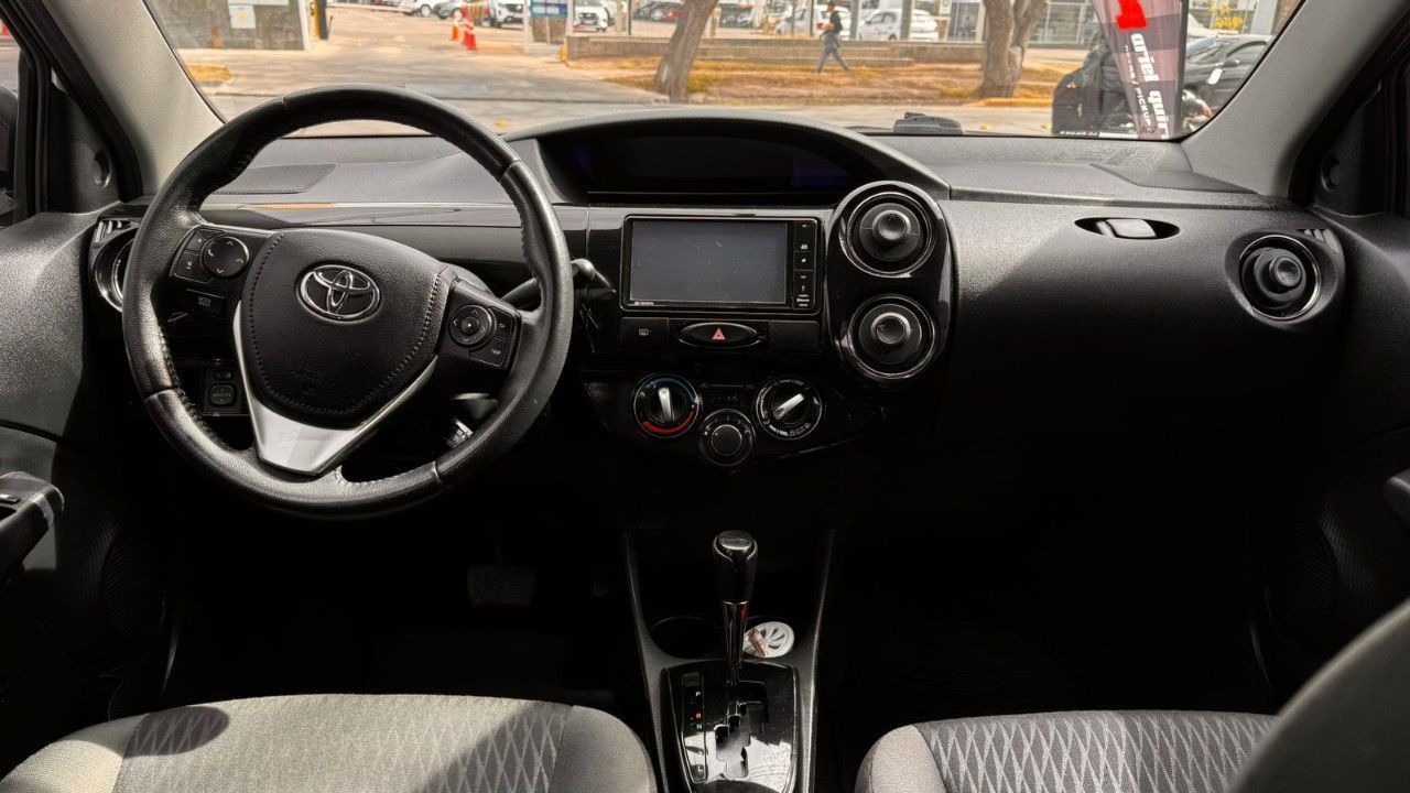 Toyota Etios Usado en Mendoza, deRuedas