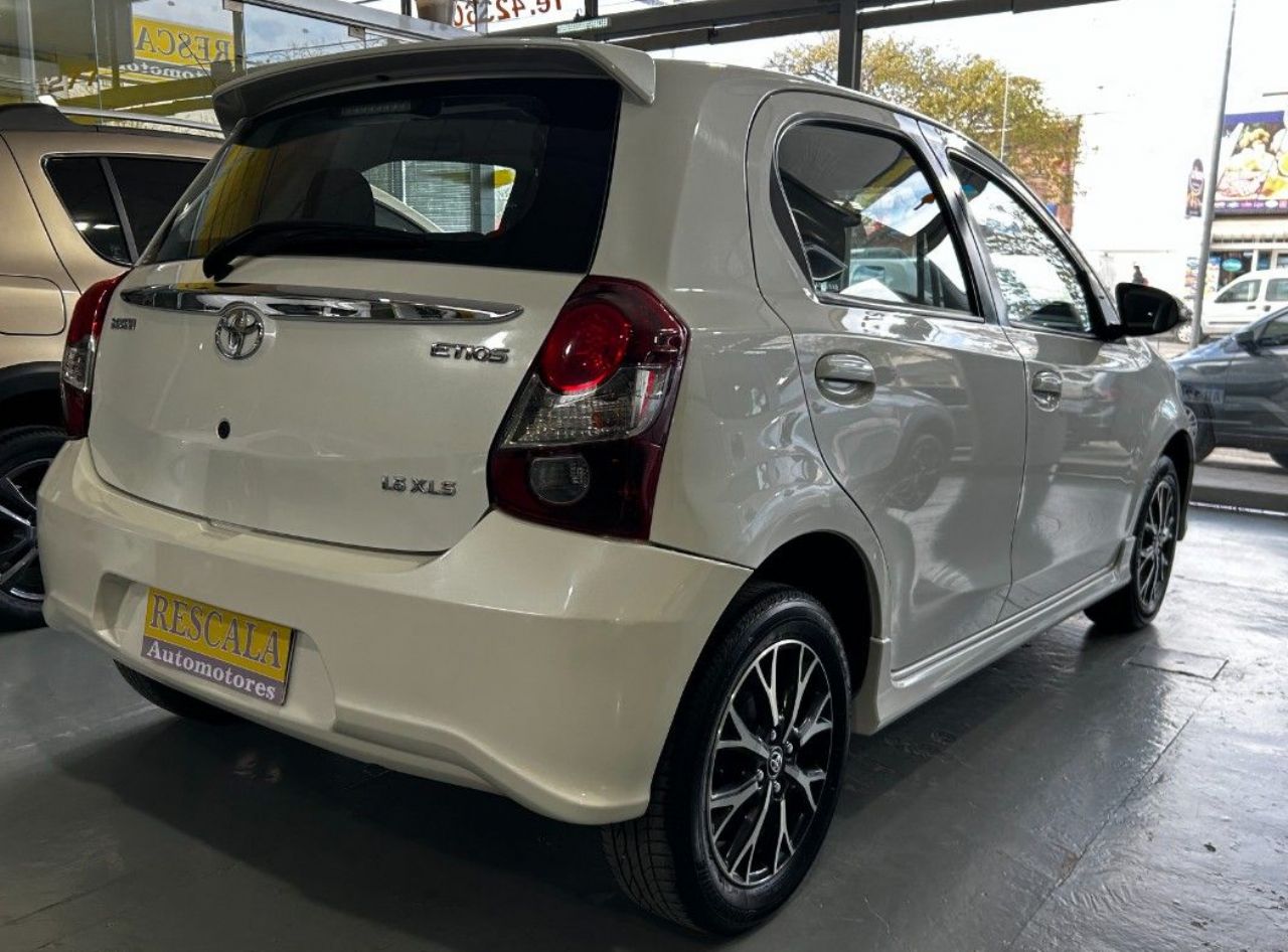 Toyota Etios Usado Financiado en Córdoba, deRuedas