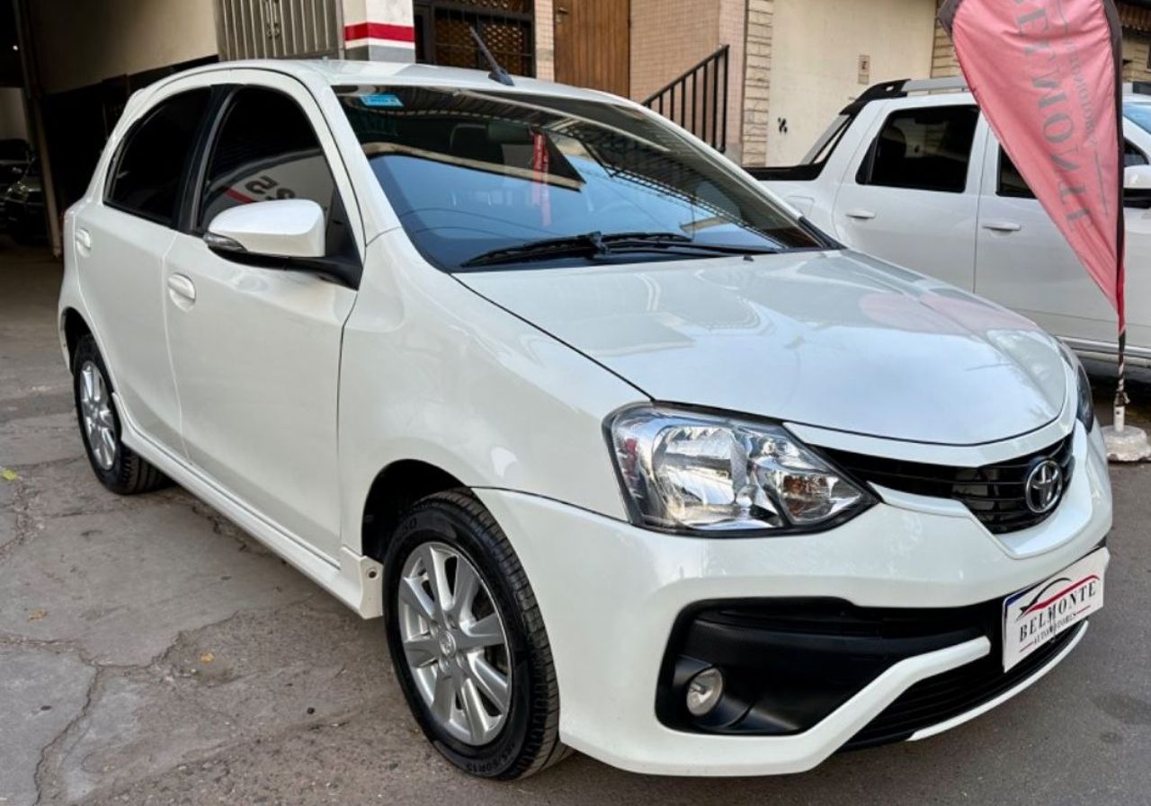 Toyota Etios Usado Financiado en Mendoza, deRuedas