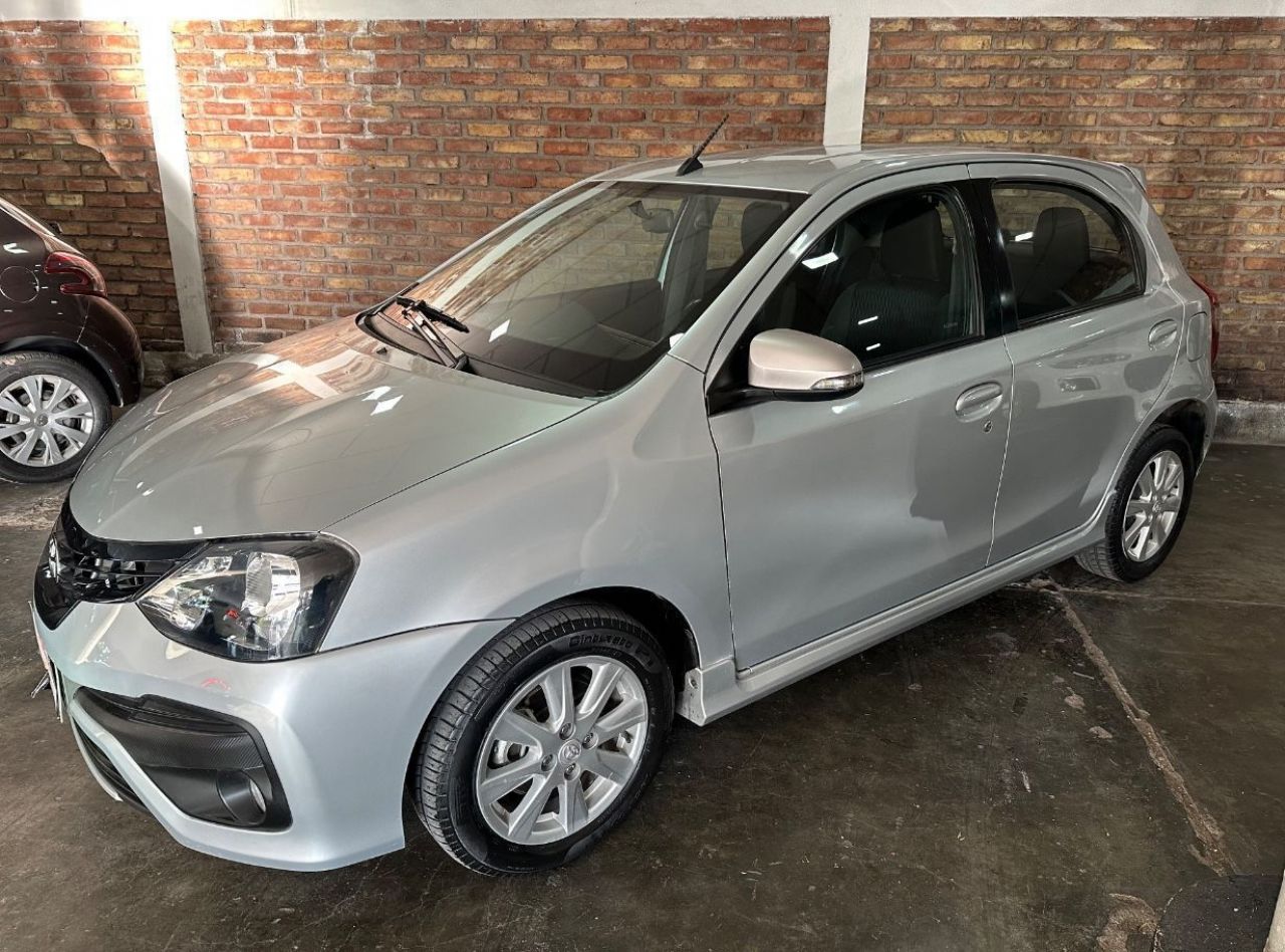 Toyota Etios Usado en Mendoza, deRuedas