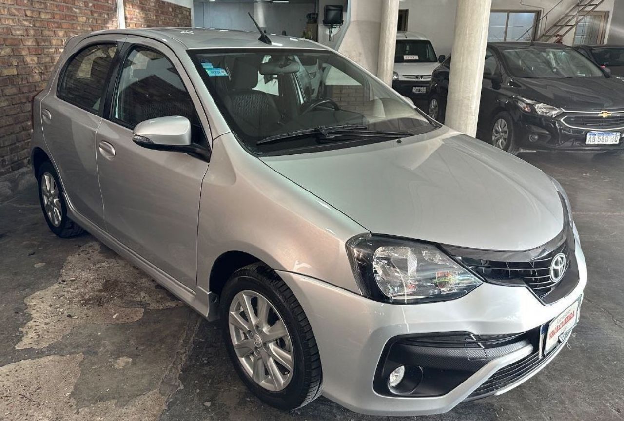 Toyota Etios Usado en Mendoza, deRuedas