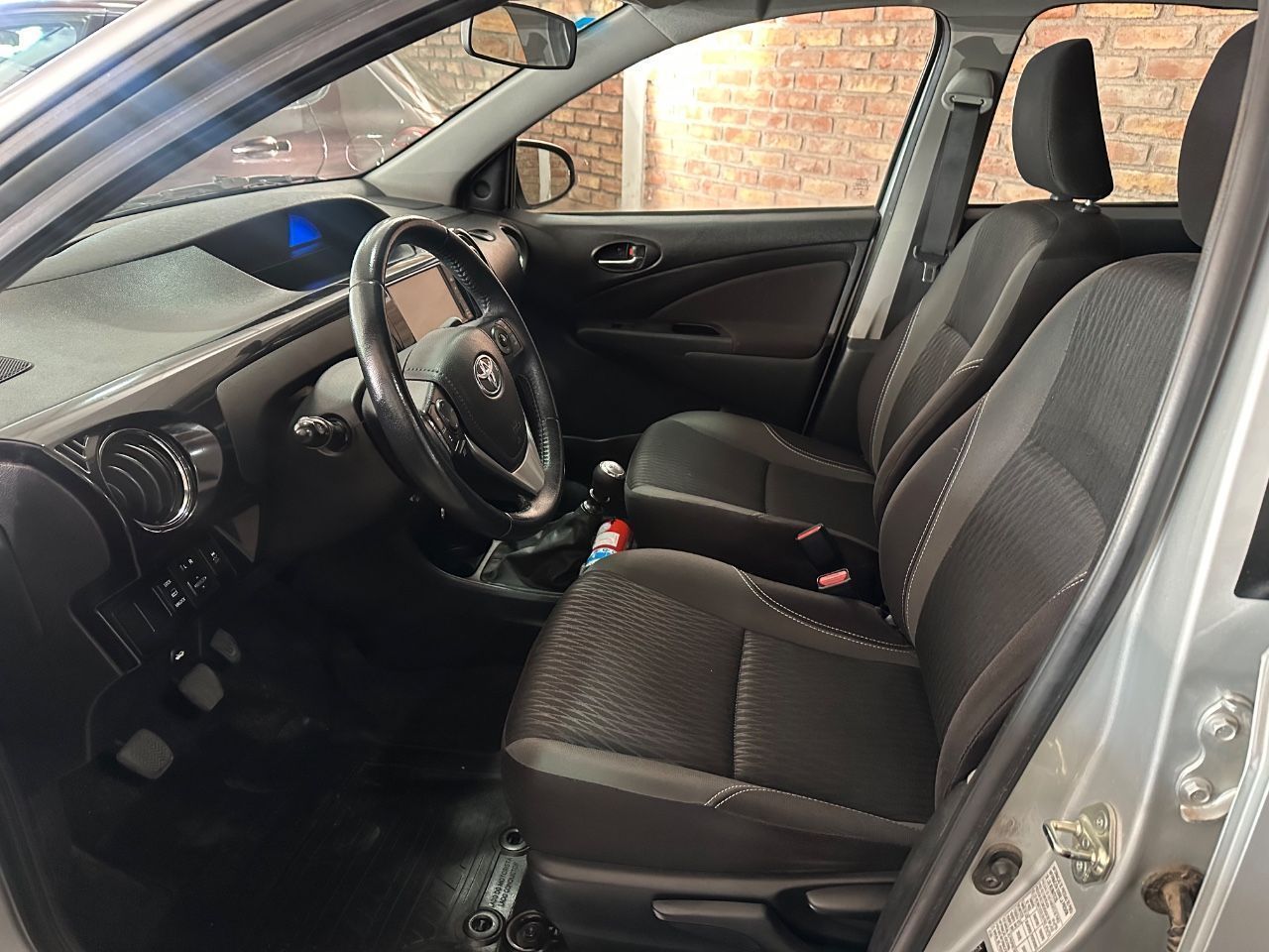 Toyota Etios Usado en Mendoza, deRuedas
