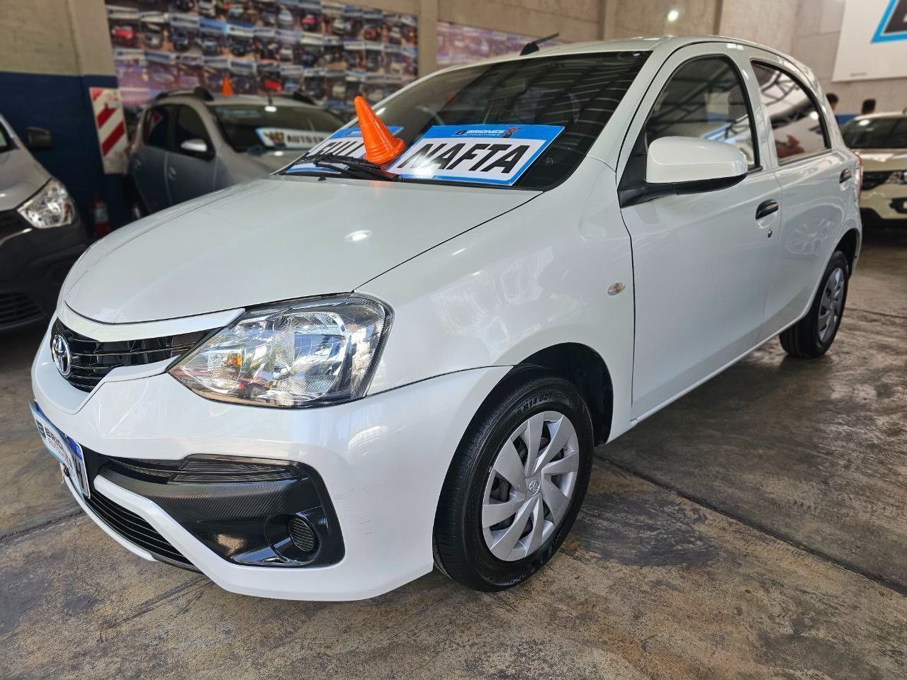 Toyota Etios Usado en Mendoza, deRuedas