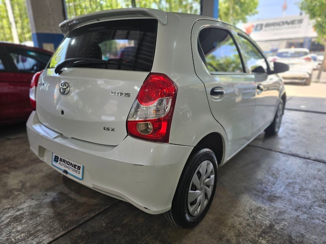 Toyota Etios Usado en Mendoza, deRuedas