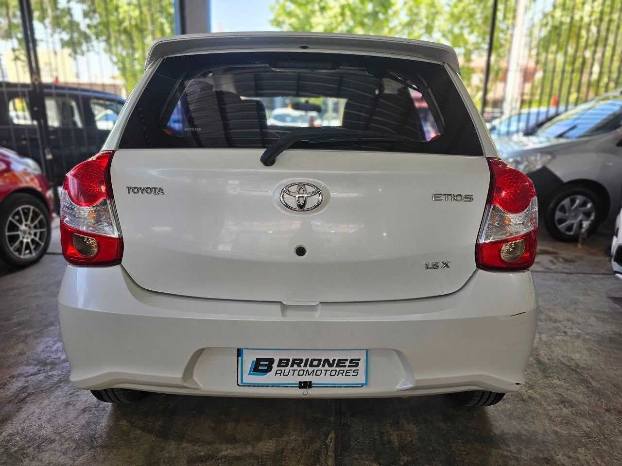 Toyota Etios Usado en Mendoza, deRuedas