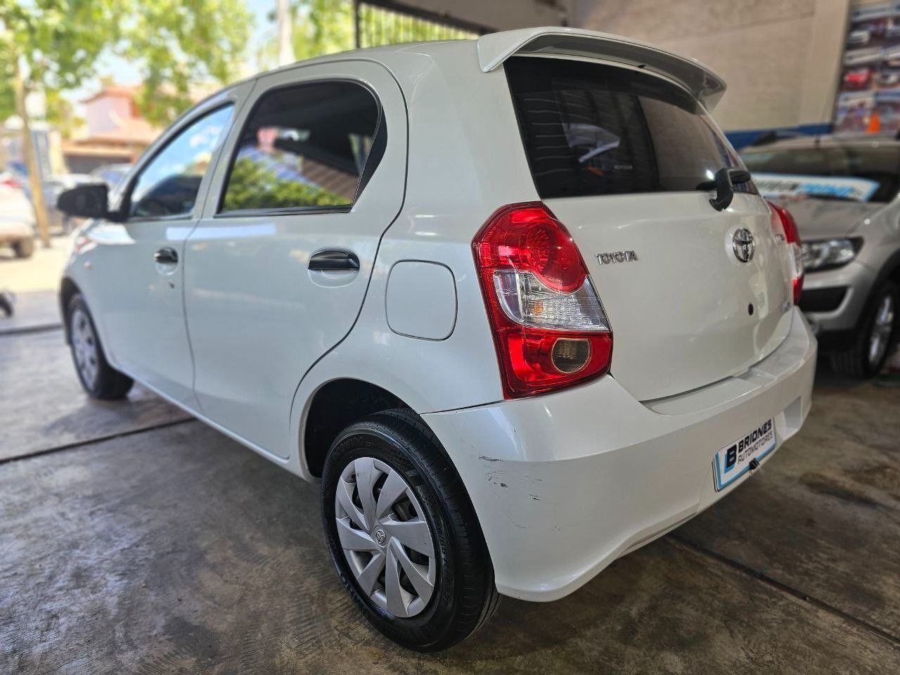 Toyota Etios Usado en Mendoza, deRuedas