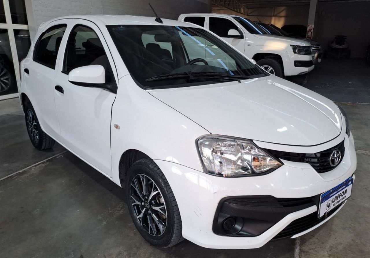 Toyota Etios Usado en Mendoza, deRuedas