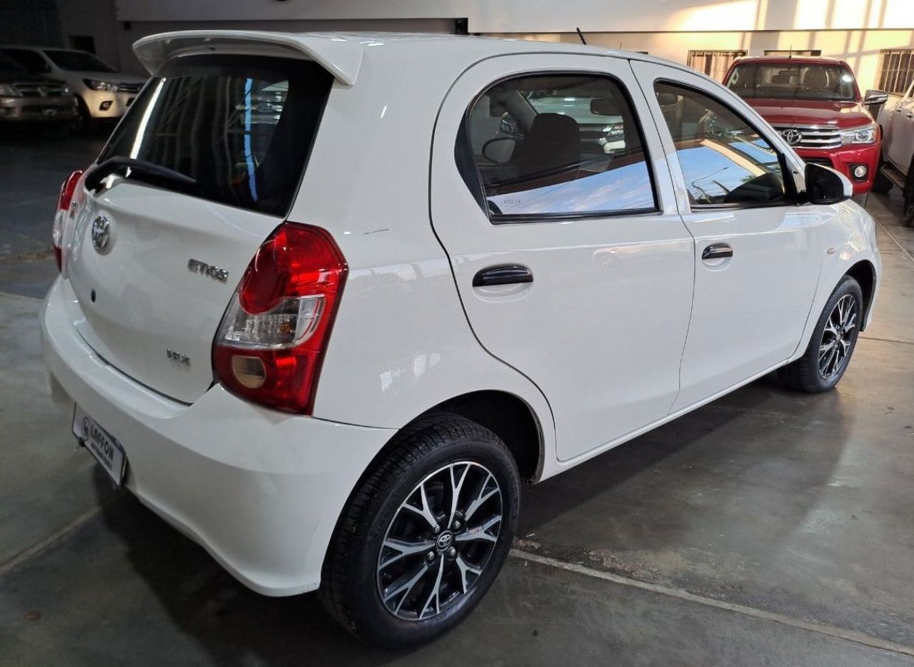 Toyota Etios Usado en Mendoza, deRuedas