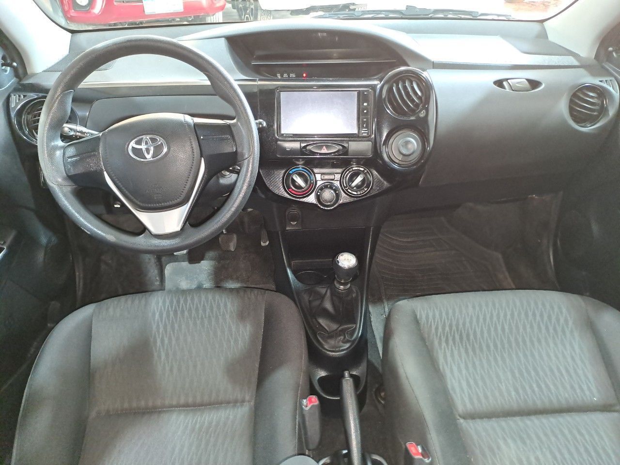 Toyota Etios Usado en Mendoza, deRuedas