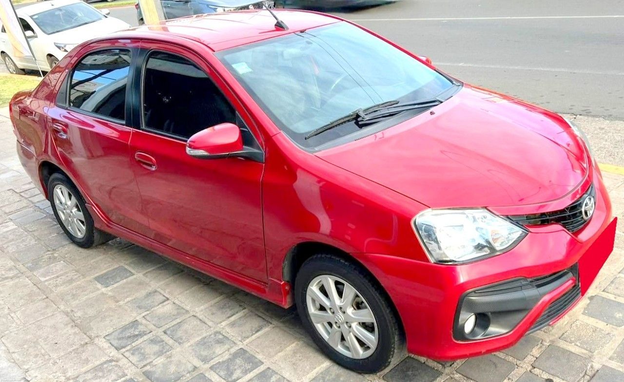 Toyota Etios Usado Financiado en Córdoba, deRuedas