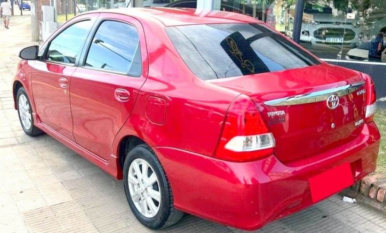 Toyota Etios Usado Financiado en Córdoba, deRuedas
