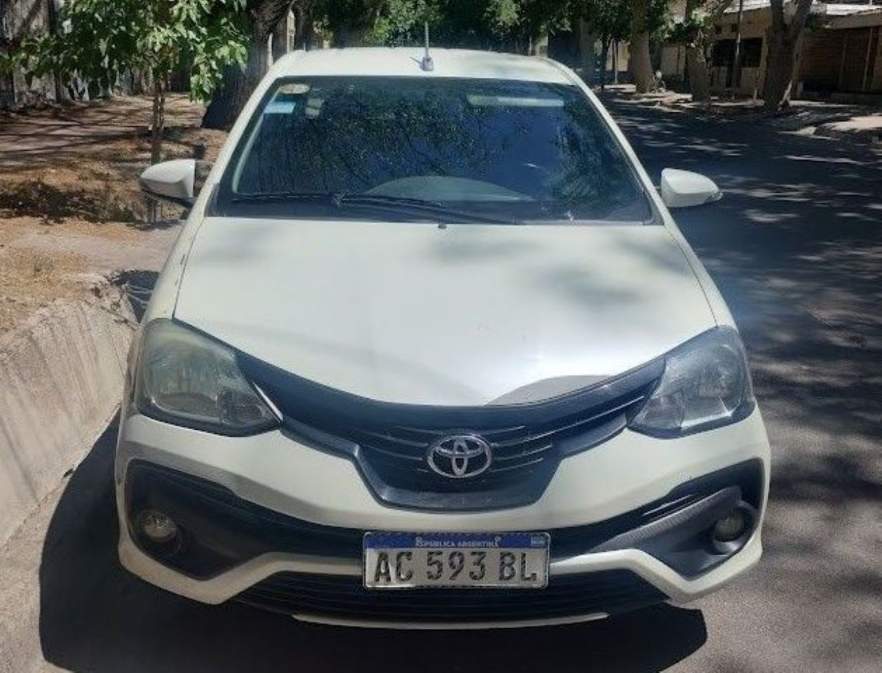 Toyota Etios Usado en Mendoza, deRuedas