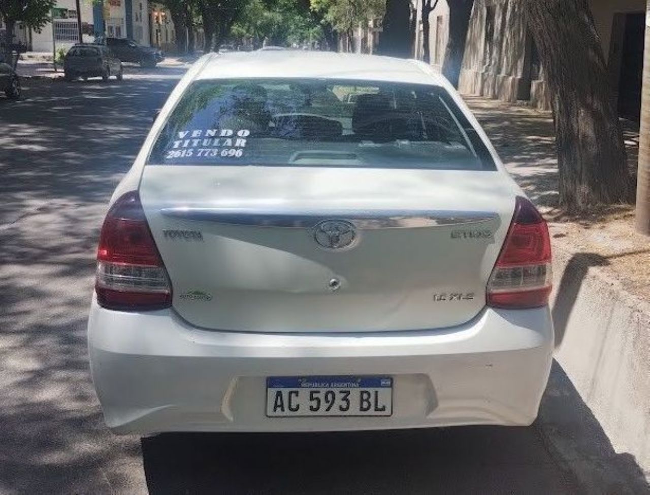 Toyota Etios Usado en Mendoza, deRuedas